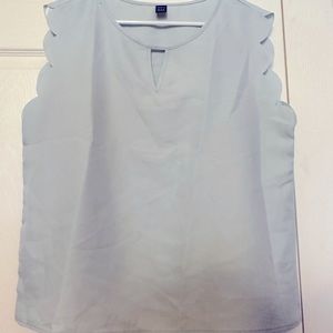 Sleeveless scallop sleeved top